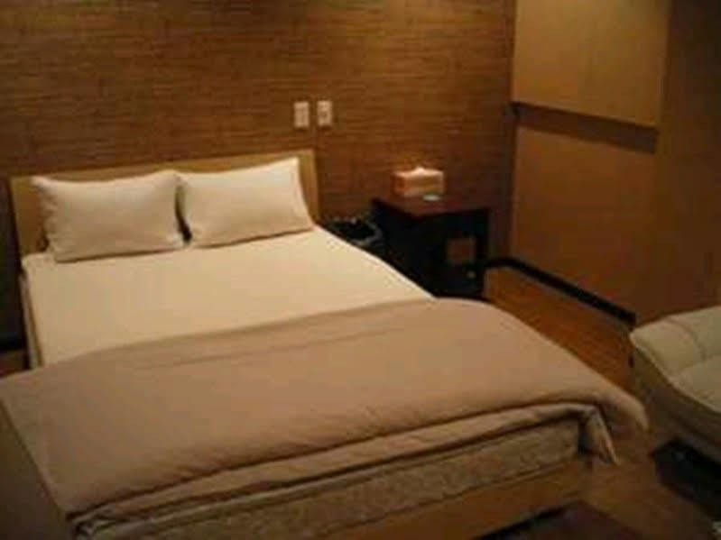Uehonmachi Plaza Hotel (Adults Only) Osaka Eksteriør billede